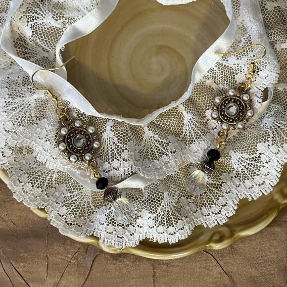 Elegant & Timeless Vintage Style Handmade Romantic Gold Victorian Earrings - Picture 8 of 10